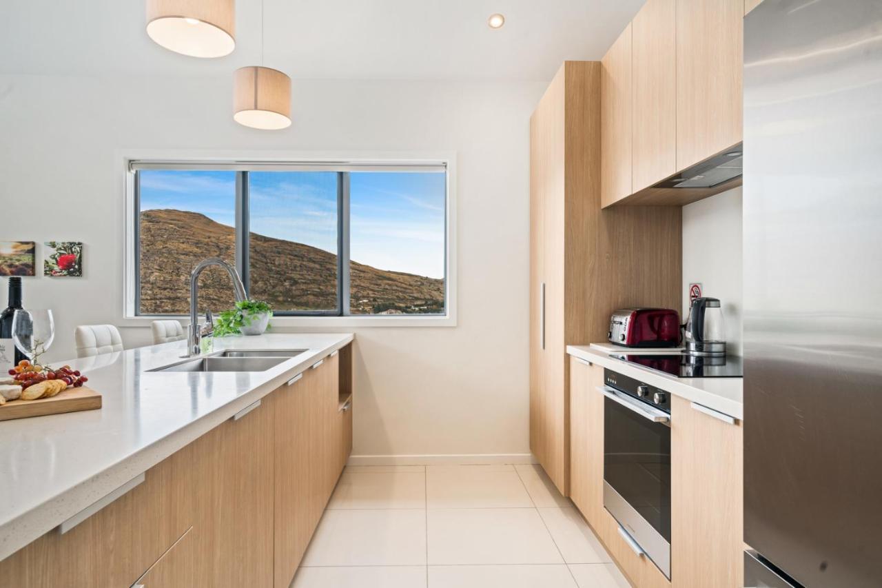 Lakeview Retreat - Queenstown Holiday Home Екстер'єр фото