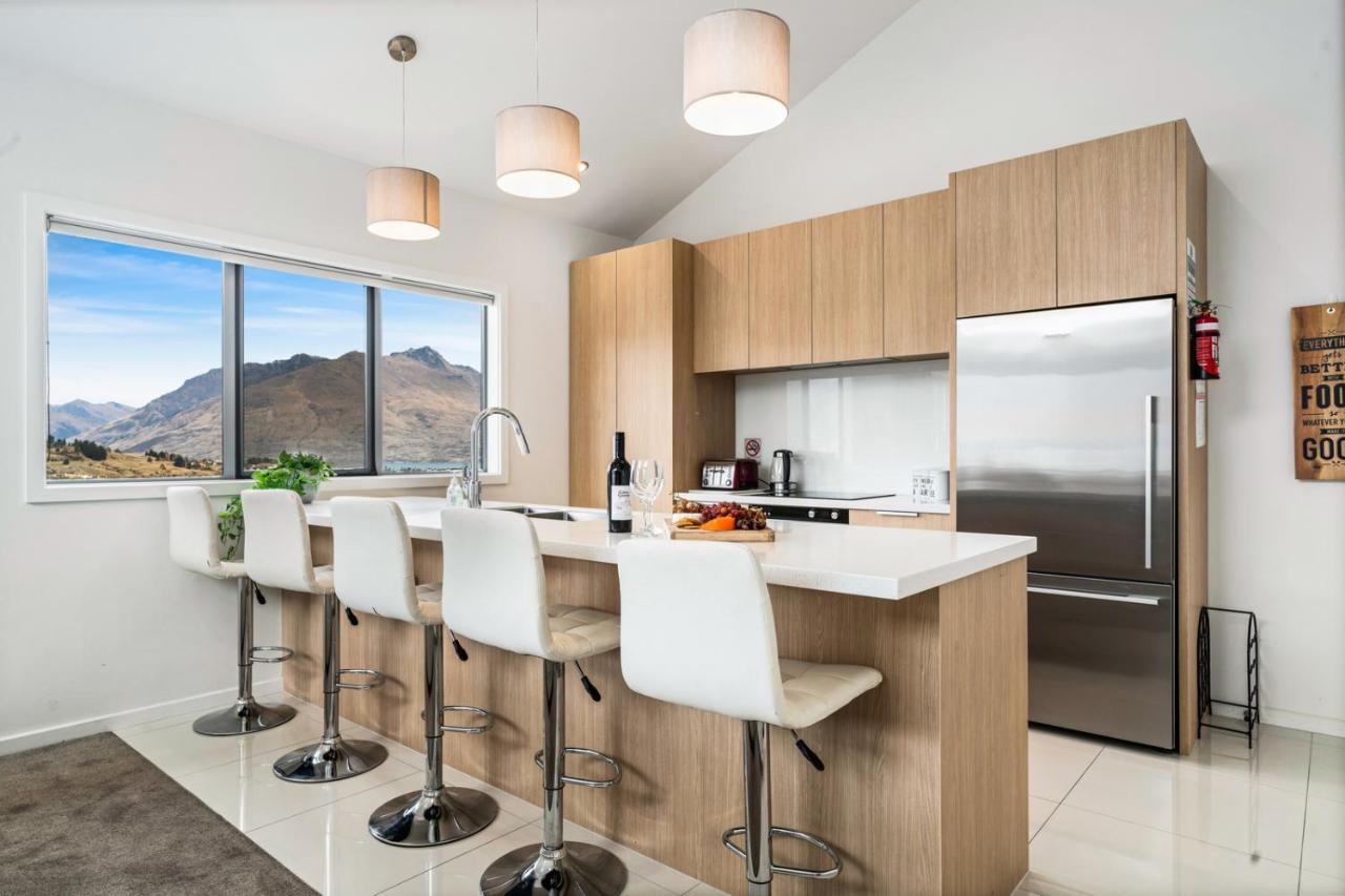 Lakeview Retreat - Queenstown Holiday Home Екстер'єр фото