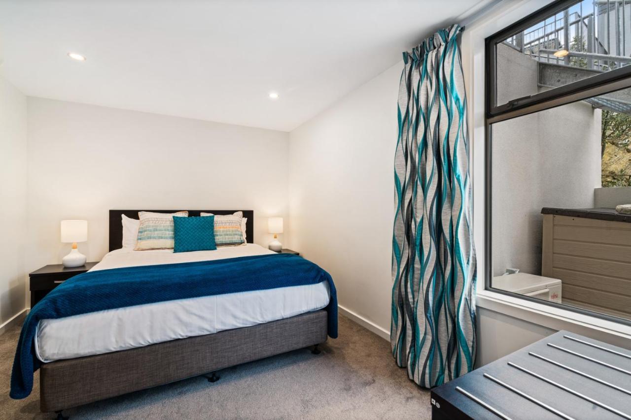 Lakeview Retreat - Queenstown Holiday Home Екстер'єр фото